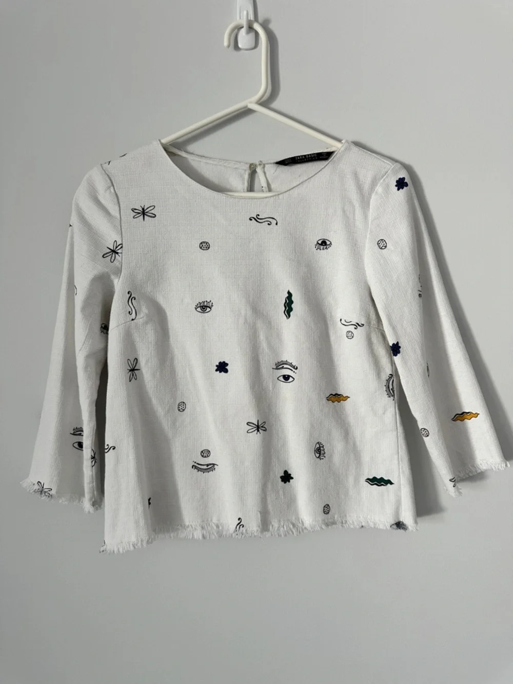 Zara White Embroidered Long Sleeve Top – Frayed Hem (Small) - Picture 2 of 8